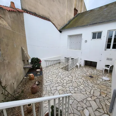 Holiday home Maison 3 Ch, Cour Privee Et Wi-fi, Proche Et Commerces - Fr-1-92-949